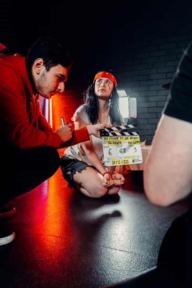 Étudier des thèmes de l'œuvre